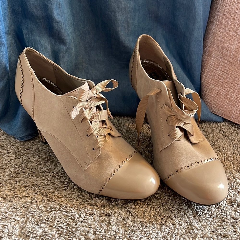 Adorable Shoes *LIKE NEW*